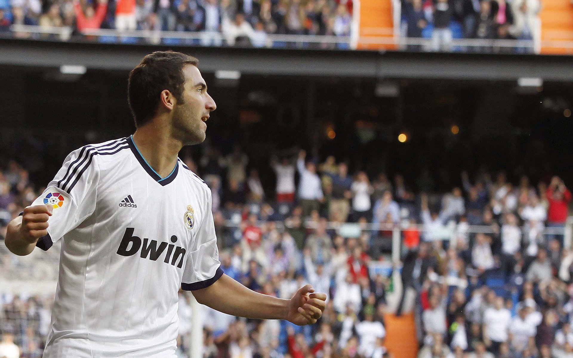 奥亚尔萨瓦尔独舞莱比锡，红牛铁蹄踏碎希腊神话