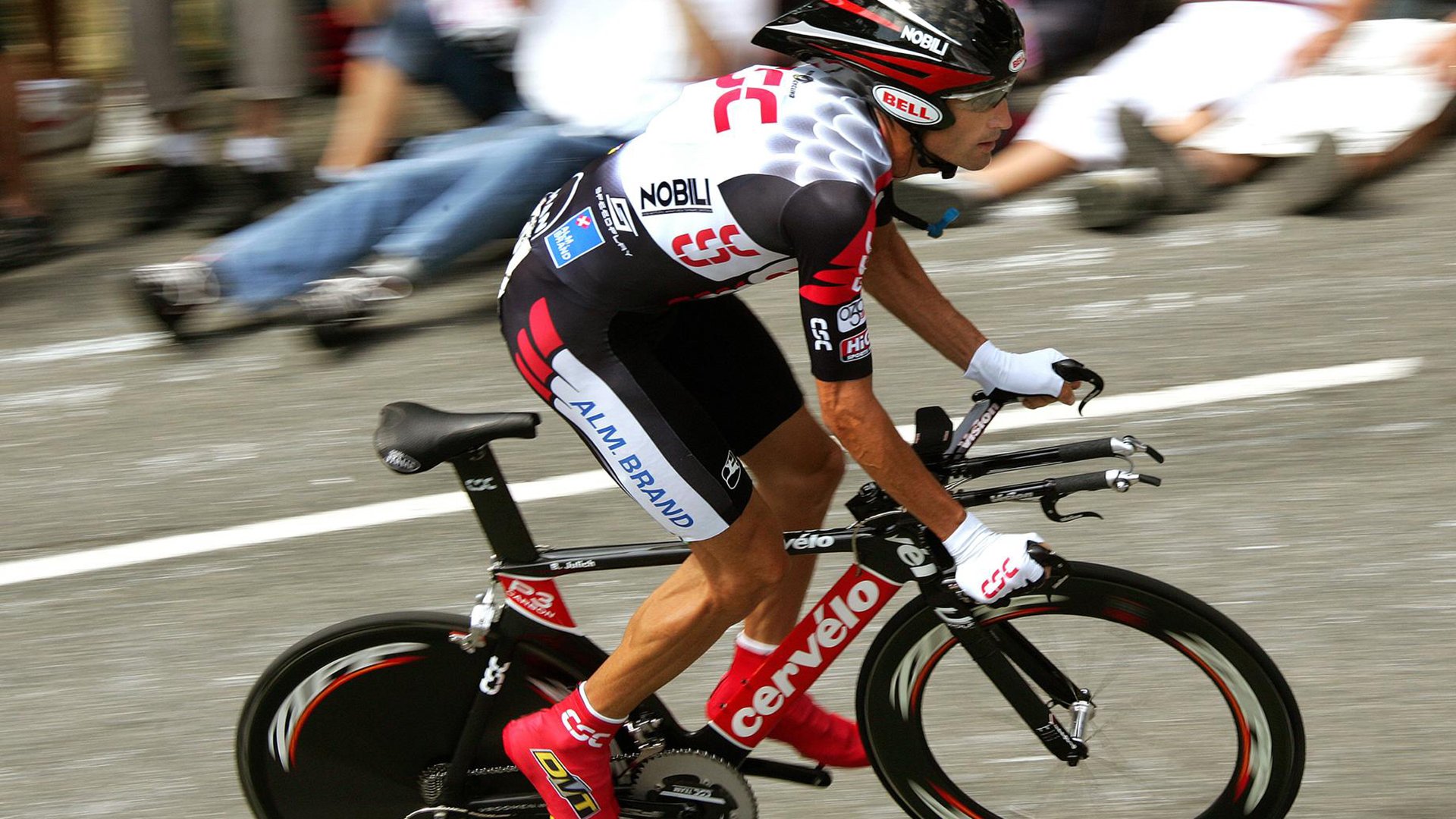 冷门之夜，泰国足球绝杀神话与羽坛新王的双重奏